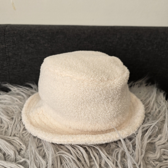 Steve Madden Cream Bucket Hat - Picture 3 of 4